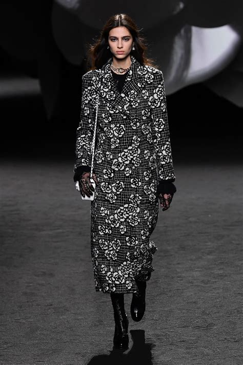 stivali chanel 2023|Moda Autunno Inverno 2022 2023: la sfilata Chanel Haute .